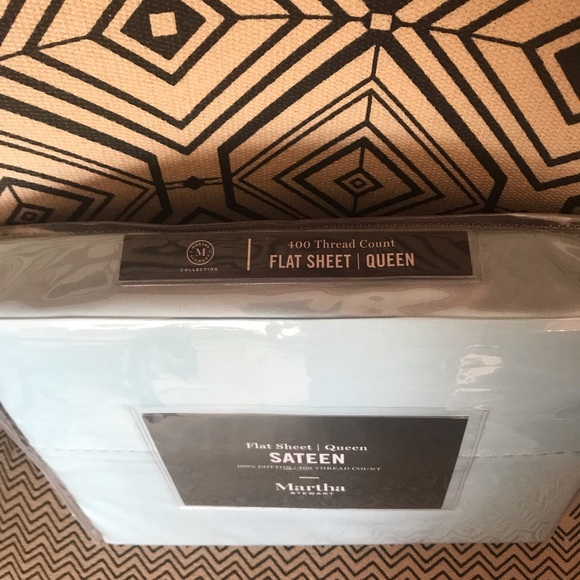 NWT, never used Martha Stewart Robins egg blue Queen size sheet. Flat sheet ONLY - Picture 3 of 4